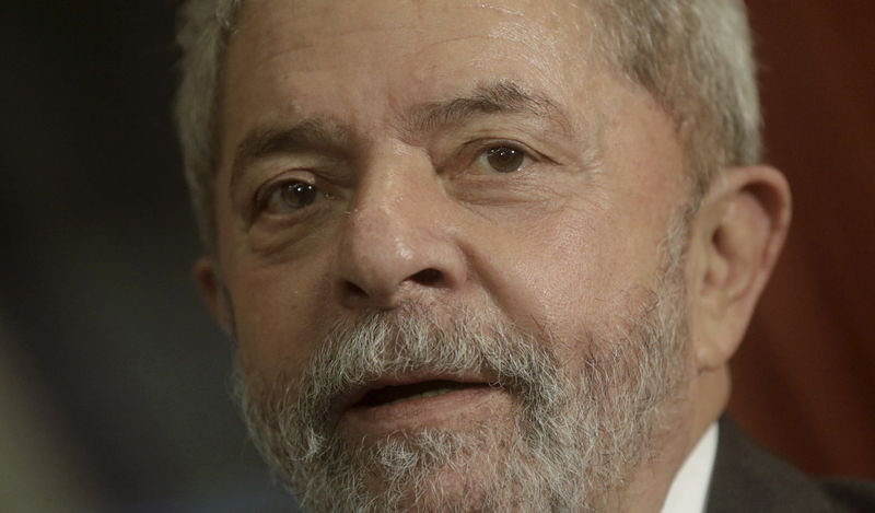 © Reuters. Ex-presidente Luiz Inácio Lula da Silva durante reunião com governador do Rio