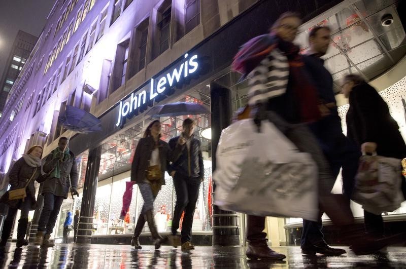 © Reuters. Pedestrians walk past a John Lewis store on Oxford Street in central London