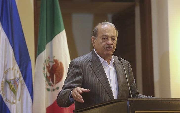 © Reuters. El magnate mexicano Slim dice no donaría acciones familiares a caridad