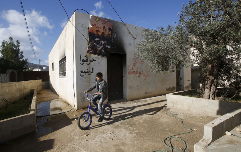 © Reuters. إسرائيل تقول إنها لا تملك أدلة كافية لمحاكمة مشتبه بهم في حرق منزل دوابشة