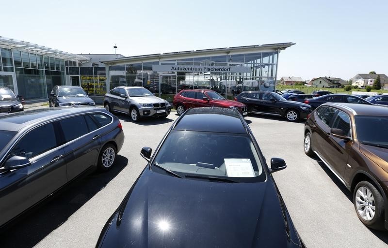 © Reuters. HAUSSE DU MARCHÉ AUTOMOBILE EUROPÉEN DE 12,6% EN NOVEMBRE