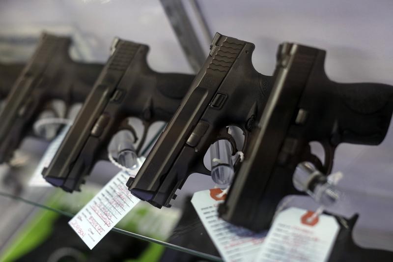 © Reuters. Handguns are seen for sale in a display case at Metro Shooting Supplies in Bridgeton