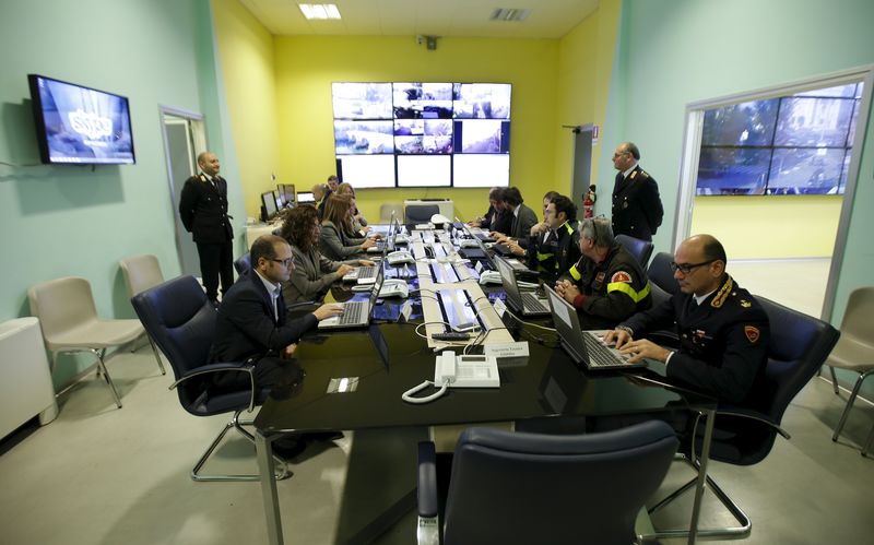 © Reuters. Una sala operativa della polizia 