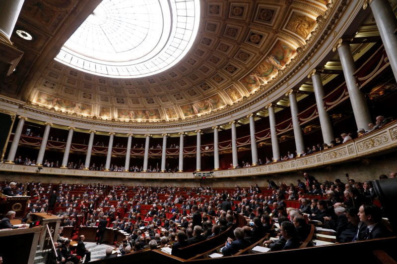 © Reuters. HAUSSE DE LA DÉDUCTION FORFAITAIRE POUR L'EMPLOI À DOMICILE