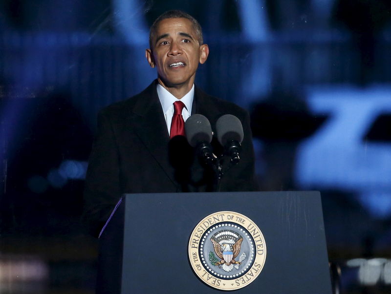 © Reuters. U.S. President Barack Obama speaks during the National Christmas Tree Lighting and Pageant of Peace ceremony in Washington