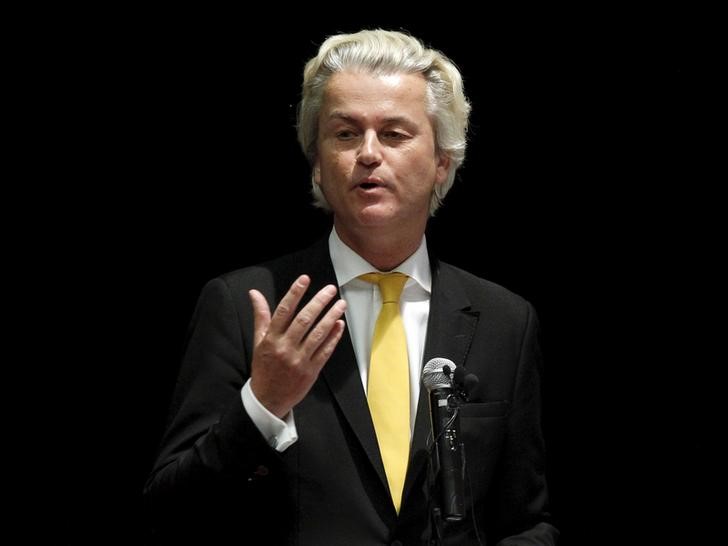 © Reuters. Dutch Parliamentarian Geert Wilders speaks at the Muhammad Art Exhibit and Contest sponsored by the American Freedom Defense Initiative in Garland, Texas