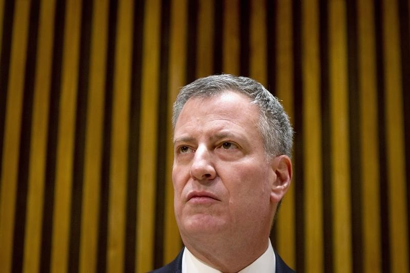 © Reuters. New York Mayor De Blasio attends a news conference about the two NYPD police officers who were fatally shot in the Brooklyn borough of New York