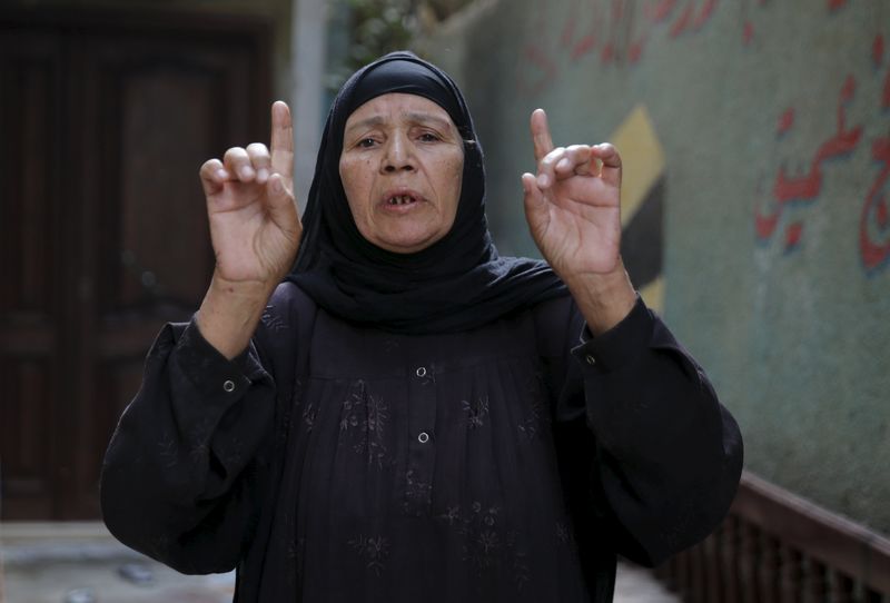 © Reuters. بعد حالات وفاة.. المصريون أكثر جرأة في مواجهة انتهاكات الشرطة
