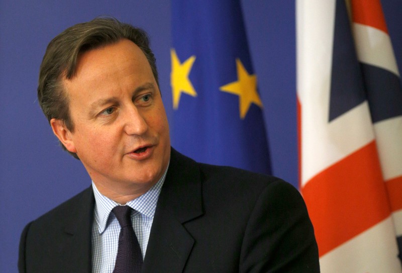 © Reuters. Britain's Prime Minister David Cameron addresses a news conference in Sofia