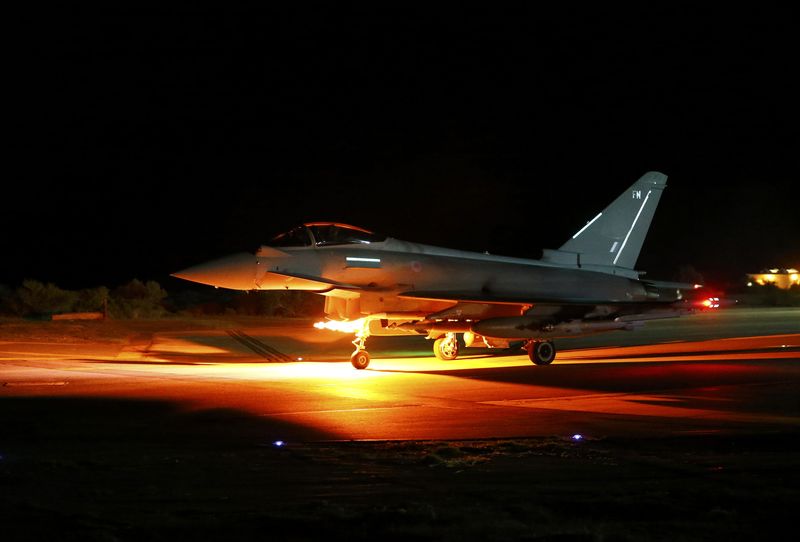 © Reuters.  Bombardeos británicos alcanzan yacimientos petróleo en Siria por segunda vez 