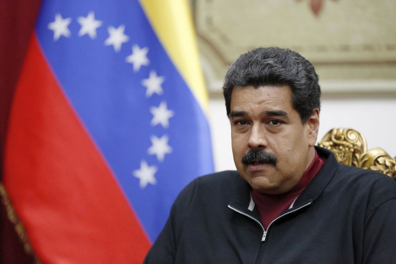 © Reuters. فنزويلا تنتخب برلمانا جديدا وأغلبية الحزب الحاكم في خطر