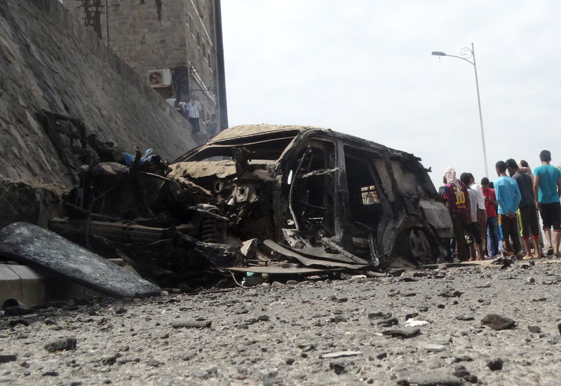 © Reuters. مقتل محافظ عدن في تفجير انتحاري والدولة الإسلامية تعلن مسؤوليتها
