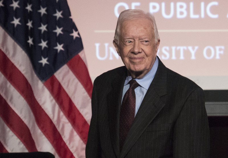 © Reuters. Former U.S. President Jimmy Carter arrives to speak during an event honoring former U.S. Vice President Walter Mondale in Washington