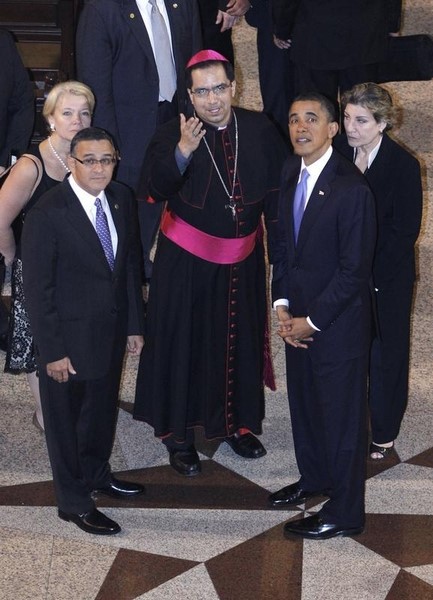 © Reuters. Arzobispo de El Salvador niega supuesto soborno para encubrir caso de pederastia