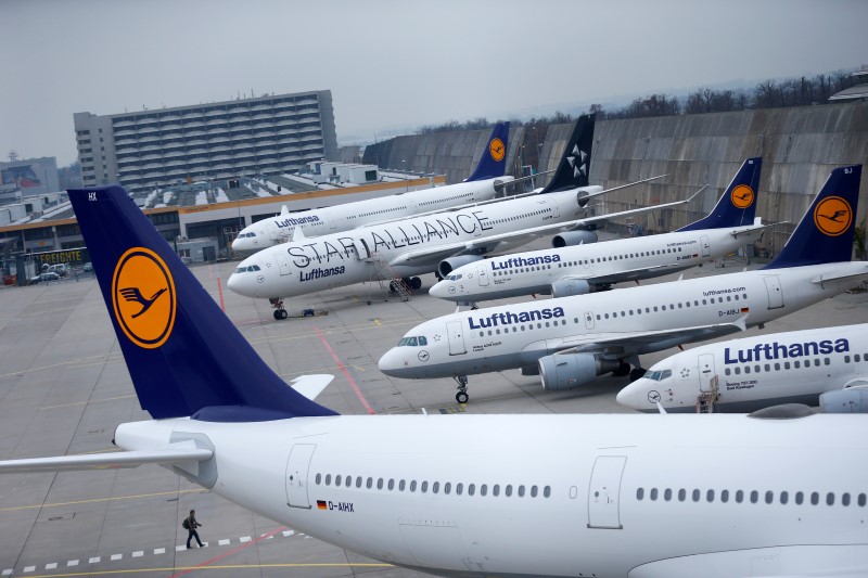 © Reuters. Lالاتحاد الأوروبي يسعى لإبرام اتفاقية جديدة للنقل الجوي مع الدول الخليجية