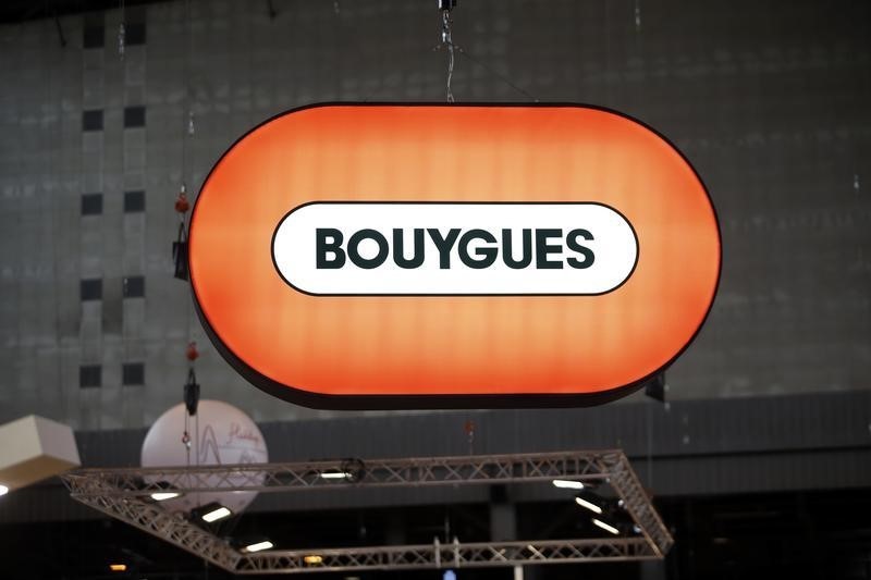 © Reuters. A Bouygues company logo is seen at the World Efficiency congress in Pari