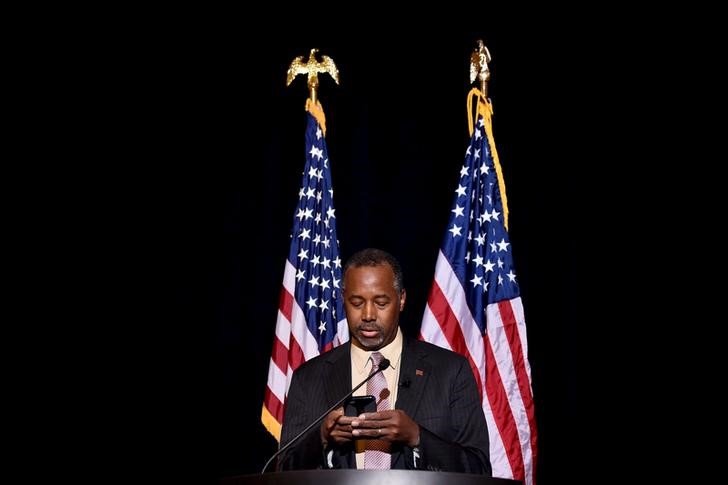 © Reuters. U.S. Republican presidential candidate Ben Carson speaks at a new conference at the Green Valley Ranch resort in Henderson