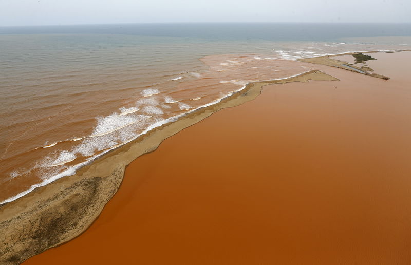 © Reuters. Presentan una demanda civil millonaria por el desastre ambiental en Brasil