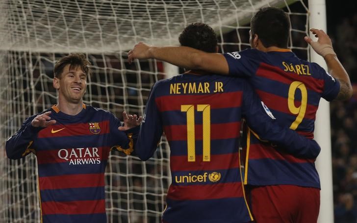 © Reuters. El Barcelona encara como favorito el Mundialito de clubes