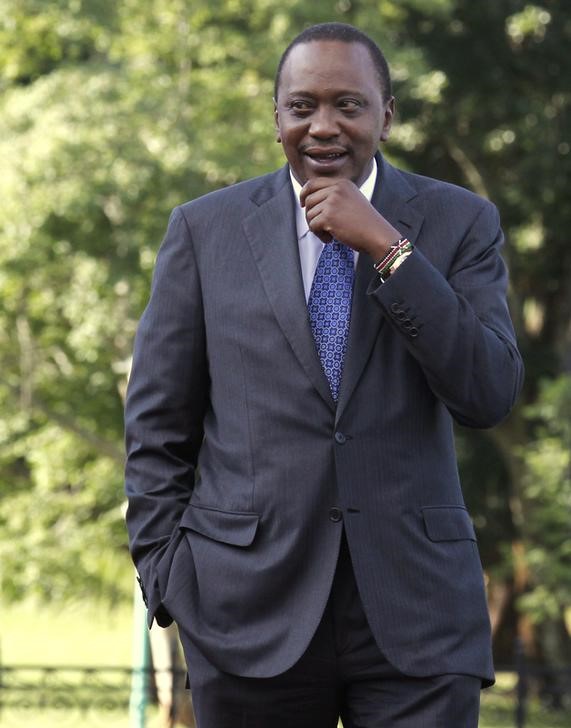 © Reuters. الكينيون يصفون رئيسهم بالرئيس "الزائر" بسبب كثرة أسفاره للخارج