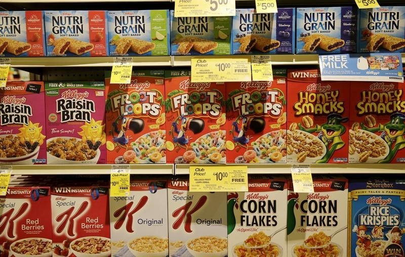 © Reuters. Various types of Kellogg's cereals are seen at the Safeway store in Wheaton Maryland