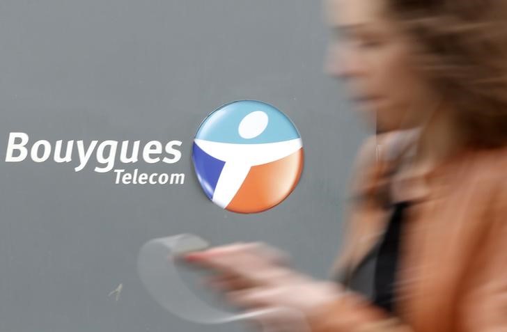 © Reuters. BOUYGUES DIT VOULOIR RESTER DANS LES TÉLÉCOMS ET LA TÉLÉVISION