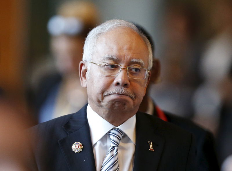 © Reuters. Malaysia's Prime Minister Najib arrives at a session of the ASEAN Summit in Kuala Lumpur