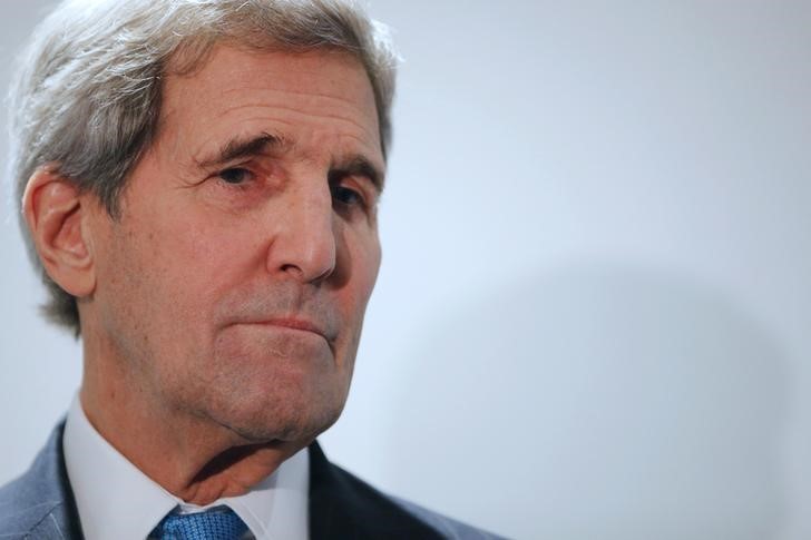 © Reuters. John Kerry participa da conferência do clima em Le Bourget, perto de Paris