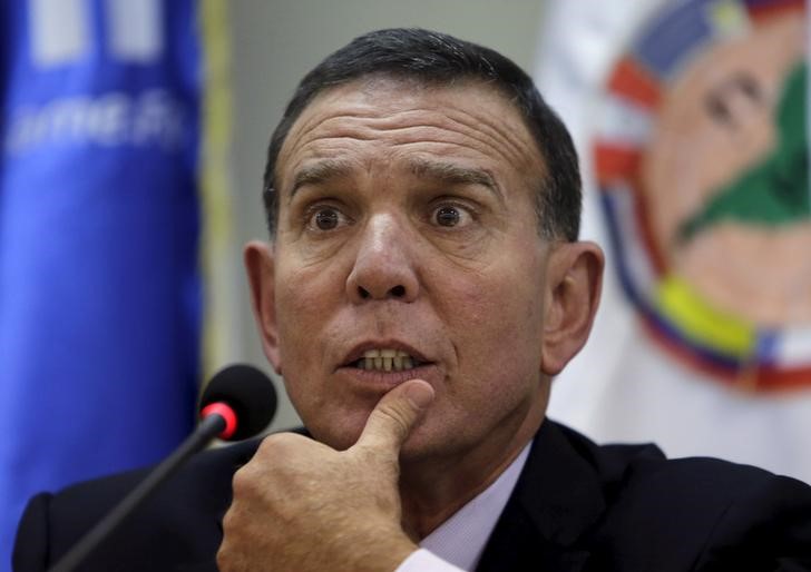 © Reuters. Napout concede entrevista coletiva em Luque 