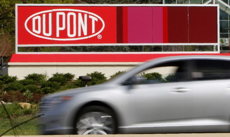 © Reuters. File photo of view of the Dupont logo on a sign at the Dupont  Chestnut Run Plaza  facility near Wilmington