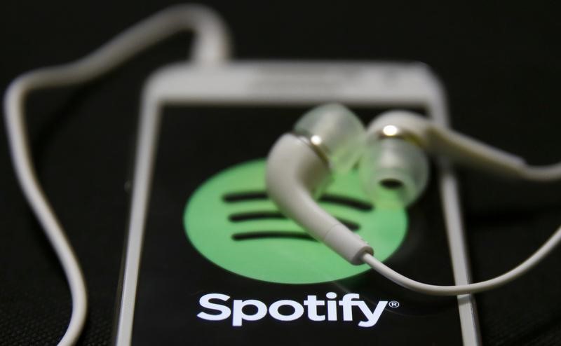 © Reuters. Spotify permitirá a artistas no incluir música en su servicio gratuito