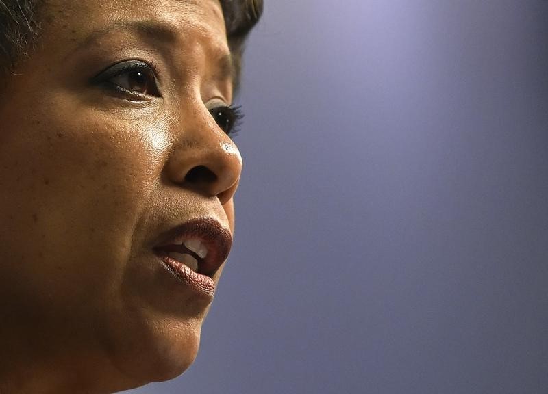 © Reuters. U.S. Attorney General Loretta Lynch speaks at a 'Countering Terrorism: A Global Perspective' event at Chatham House in London