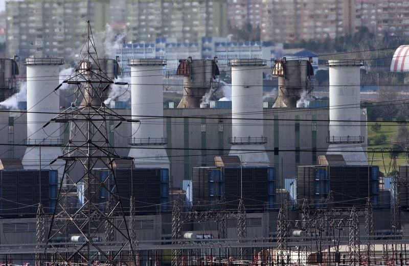 © Reuters. Газовая электростанция в Стамбуле 