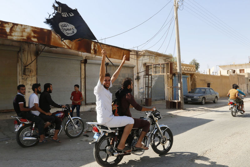 © Reuters. أمريكا والحلفاء ينفذون 26 ضربة في سوريا والعراق ضد الدولة الإسلامية