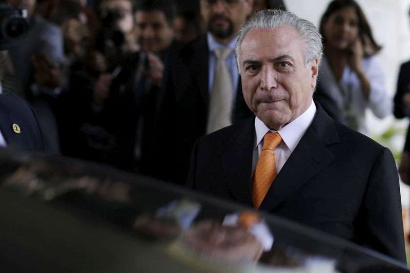 © Reuters. Vice-presidente Michel Temer deixa o Palácio do Planalto, em Brasília