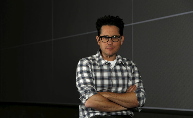 © Reuters. JJ Abrams dice que se inspiró en Terrence Malick para la nueva "Guerra de las Galaxias"