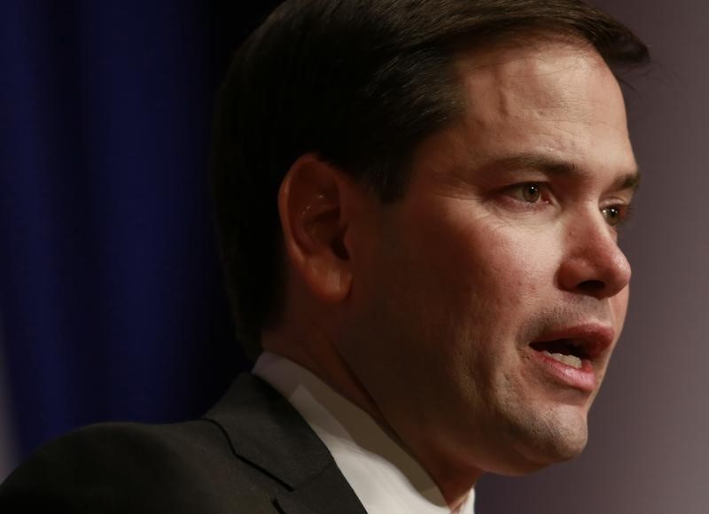 © Reuters. U.S. Republican presidential candidate and Senator Rubio speaks at the Republican Jewish Coalition Presidential Candidates Forum in Washington