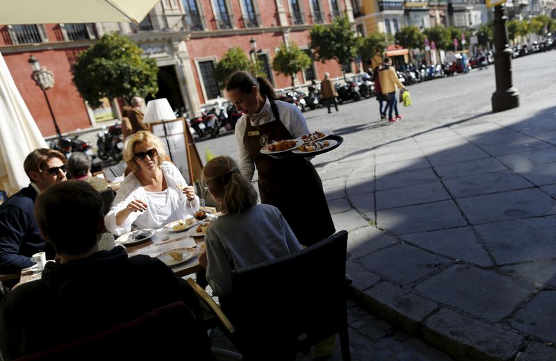 © Reuters. El irregular mercado laboral español supone un desafío para la recuperación, dice Bruselas