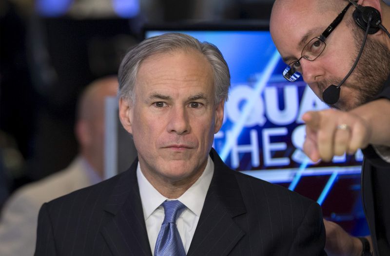 © Reuters. File photo of Texas governor Greg Abbott on the floor of the New York Stock Exchange