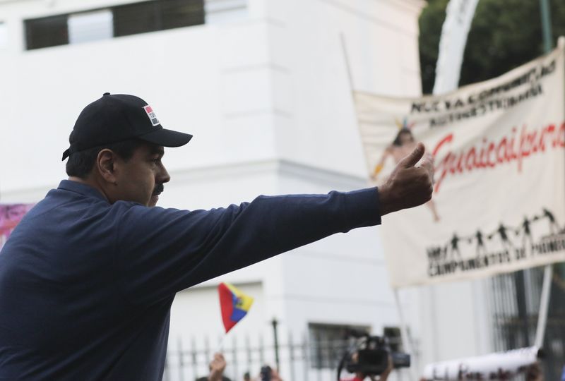 © Reuters. El chavismo, al diván tras primera derrota en elecciones parlamentarias de Venezuela