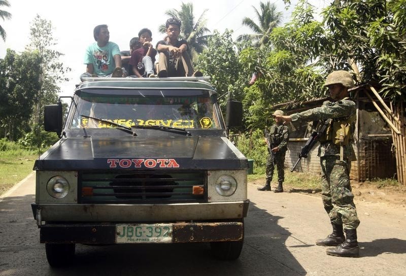 © Reuters. الفلبين واستراليا تتعهدان بالتعاون ضد تنظيم الدولة الإسلامية