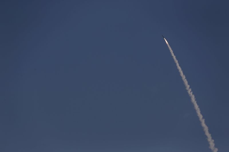 © Reuters. اسرائيل: نجاح تجربة اختبار الصاروخ (ارو 3) الاعتراضي