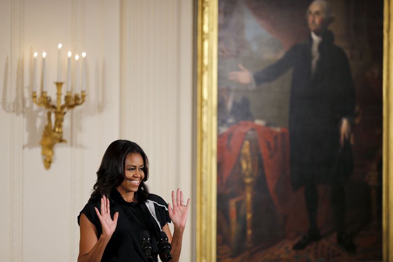 © Reuters. U.S. First Lady Michelle Obama delivers remarks as she presents the 2015 National Arts and Humanities Youth Program Awards to students in Washington