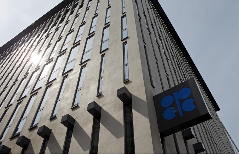 © Reuters. OPEC logo is pictured at its headquarters in Vienna