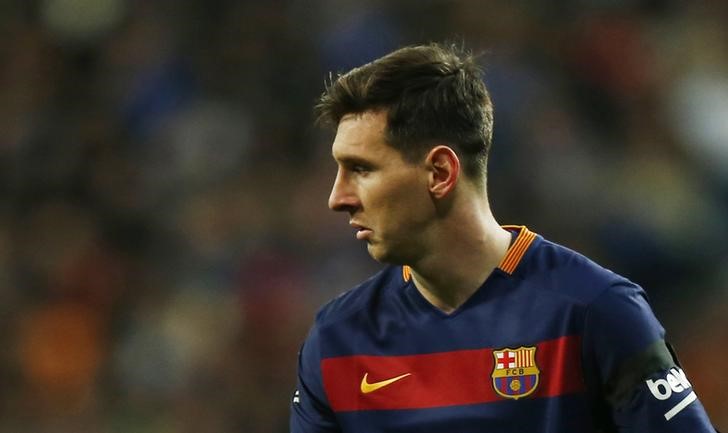 © Reuters.  El Barcelona no logra registrar como marca la silueta de su escudo