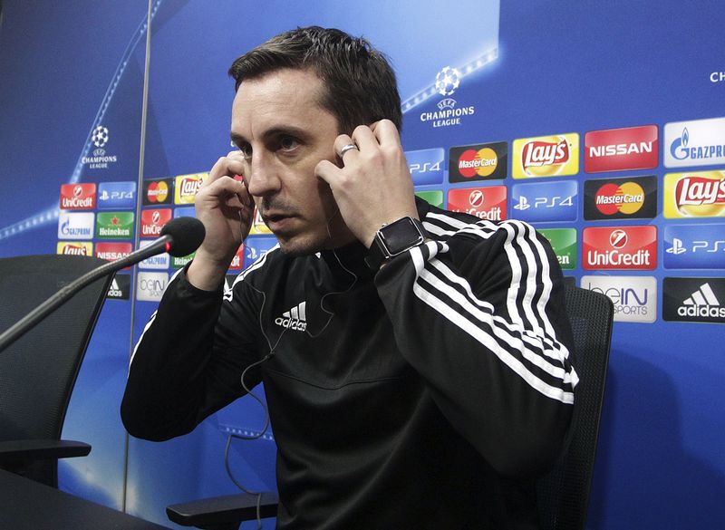 © Reuters. Al Valencia le faltó chispa en la derrota frente al Lyon, dice Neville