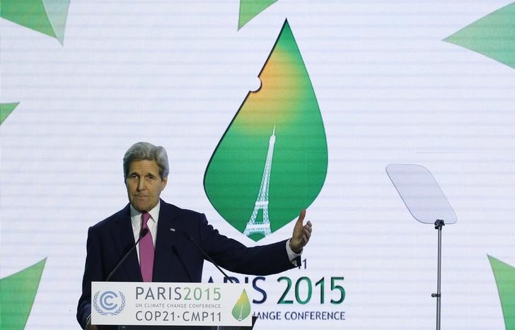 © Reuters. Secretário de Estado norte-americano, John Kerry, durante discurso em conferência sobre clima na França