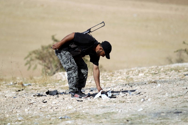 © Reuters. El grupo armado Ahrar al Sham abandona una reunión de opositores sirios 