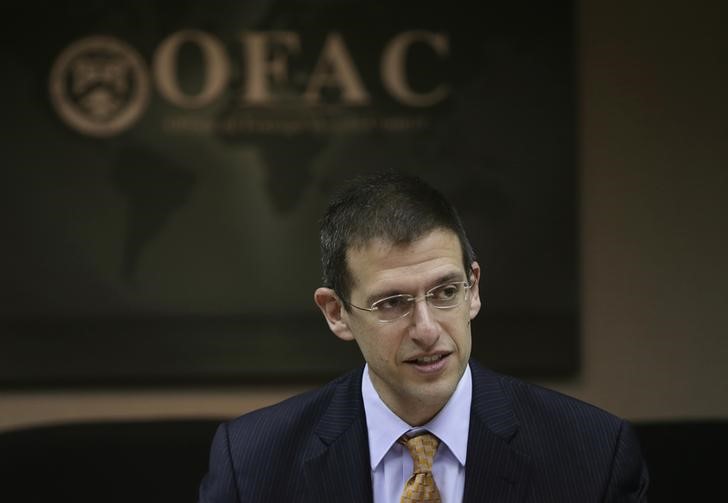 © Reuters. Office of Foreign Assets Control Director Szubin and his staff meet at U.S. Treasury Department in Washington