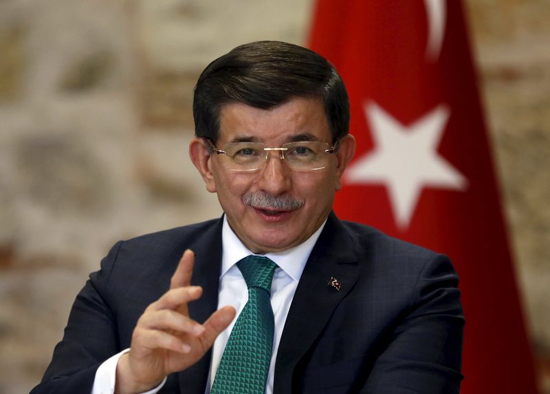 © Reuters. مصادر تركية: داود أوغلو ناقش مع بايدن أزمة الجنود الأتراك في العراق